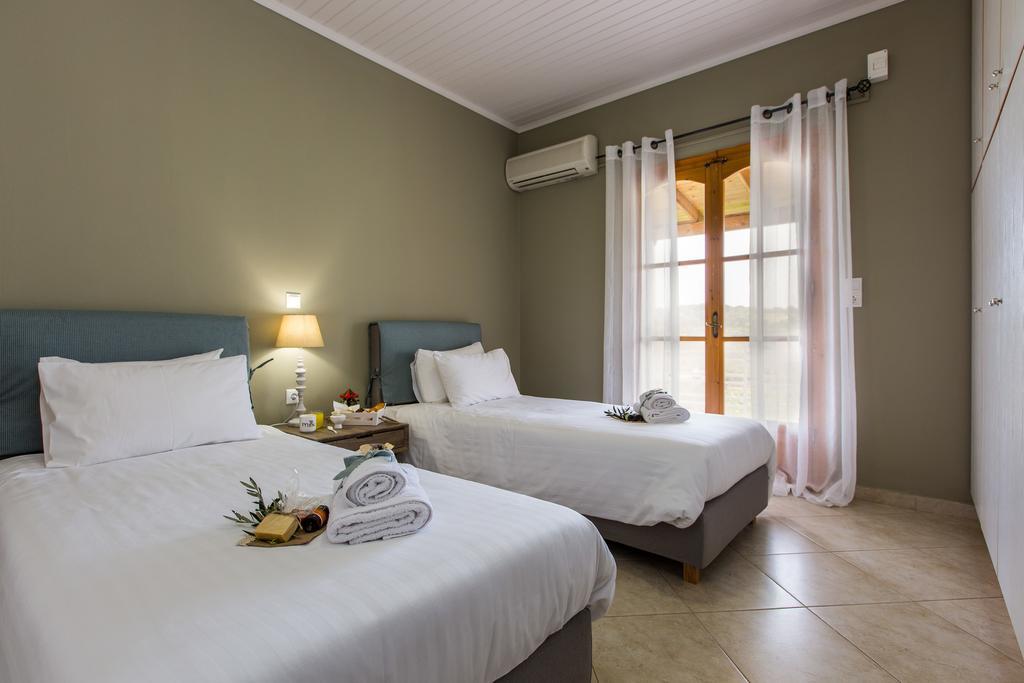 Lefkothea Villas With Large Pool, Bbq & Playground Adelianos Kampos Exterior foto