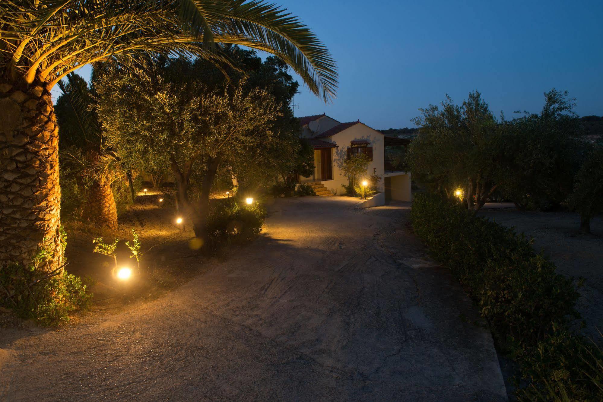 Lefkothea Villas With Large Pool, Bbq & Playground Adelianos Kampos Exterior foto